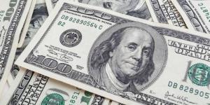 الدولار يتجه لتراجع سنوي مع استقرار للين وانتعاش اليورو والإسترليني