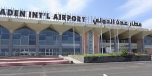 الحكومة تنفي صدور توجيهات لإغلاق مطار عدن وتحمل الانتقالي المسؤولية