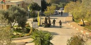 الاحتلال يقتحم جامعة بيرزيت ويطلق الرصاص الحي وقنابل الغاز