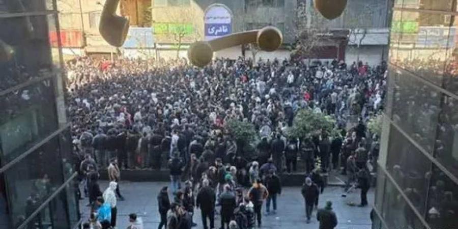 استمرار المظاهرات في إيران ودخول الولايات المتحدة لدعم المتظاهرين