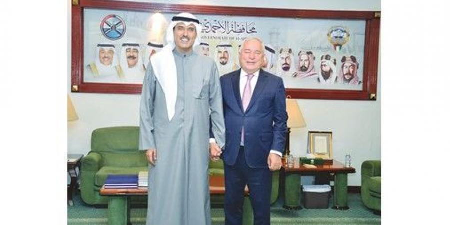 محافظ الأحمدي بحث تعزيز التعاون مع سفير طاجيكستان