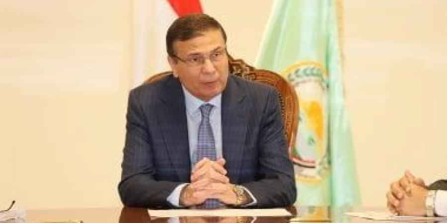 وزير الزراعة ومحافظ الفيوم يوزعان 15 "فراطة ذرة" على صغار المزارعين بالمحافظة :اليوم السابع