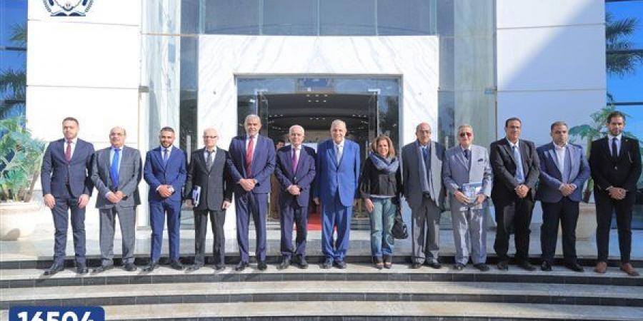 مجلس أمناء جامعة الريادة يستعرض الأداء الأكاديمي ويقر خطوات استراتيجية لتعزيز التعليم