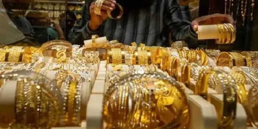 الذهب على صفيح ساخن.. هل تعيده أحداث فنزويلا إلى قمة 4400 دولار مع افتتاح البورصة؟