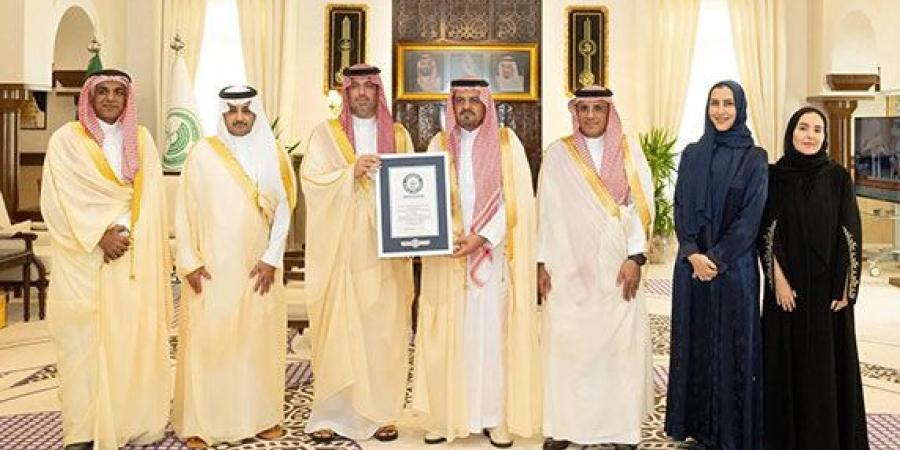 نائب أمير مكة يتسلم الشهادة من محافظ جدة.. تسجيل هاكثون الابتكار الصحي للحج والعمرة ب«غينيس»