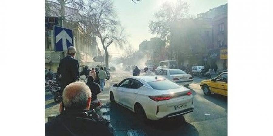 الاحتجاجات تدخل أسبوعها الثاني في عدة مدن إيرانية وتجدد الاشتباكات بين المتظاهرين وقوات الأمن