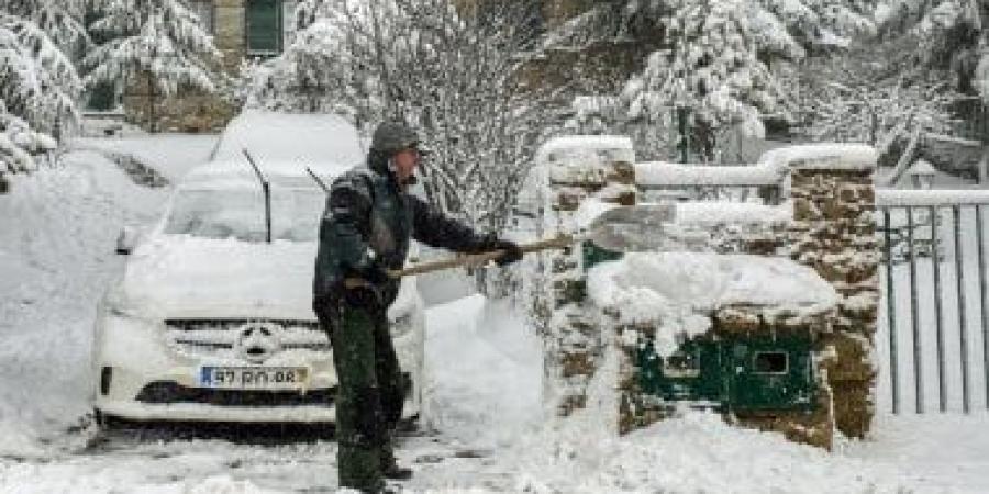 إلغاء رحلات وتأخيرات.. الثلوج وانقطاع الكهرباء يشل السكك الحديدية فى أوروبا :اليوم السابع