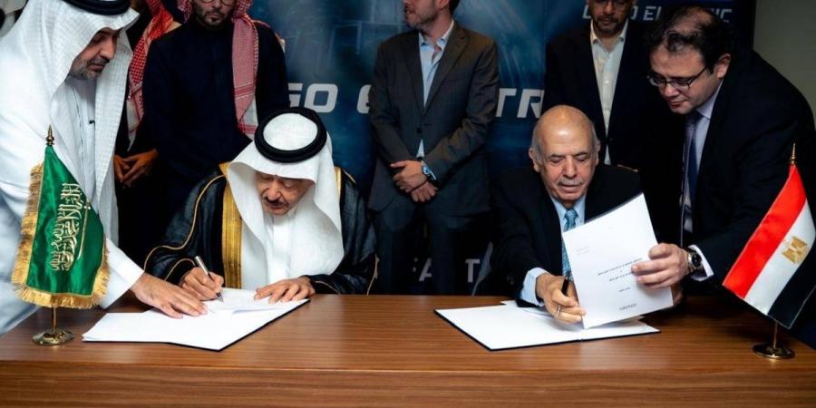 استثمارات بـ100 مليون ريال..شراكة سعودية مصرية لتصنيع اللوحات الكهربائية في جدة